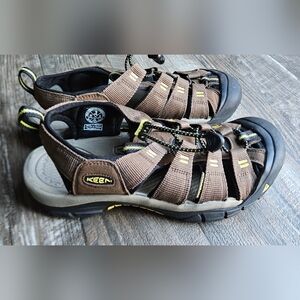 Keen Men's Newport size 9 Brown Sandals